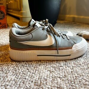 Nike Court Legacy Lift